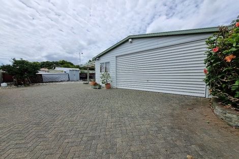 Photo of property in 49 Kiwi Esplanade, Mangere Bridge, Auckland, 2022