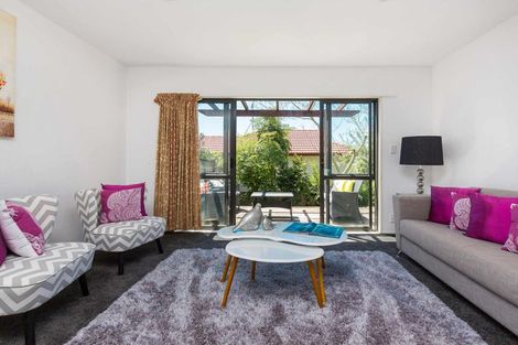 Photo of property in 9/44 Fields Parade, Oteha, Auckland, 0632