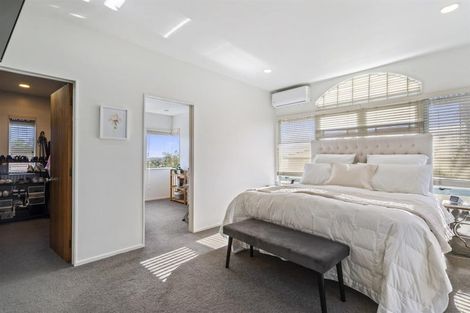 Photo of property in 2/110 Aberdeen Road, Campbells Bay, Auckland, 0620