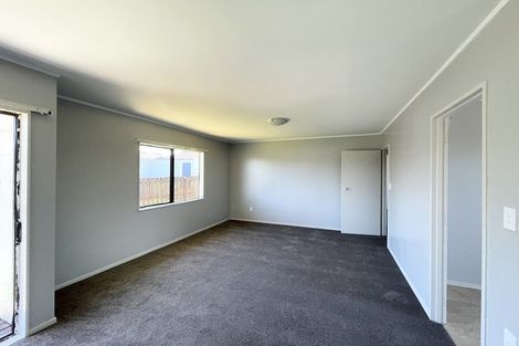 Photo of property in 2/14 Hatherley Place, Clendon Park, Auckland, 2103