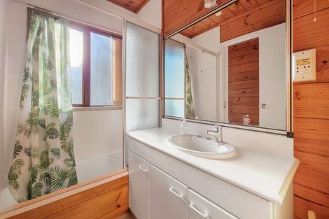 Photo of property in 13a Grand Vue Road, Kawaha Point, Rotorua, 3010