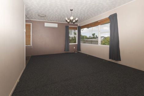 Photo of property in 18 Blue Way, Glendene, Auckland, 0602