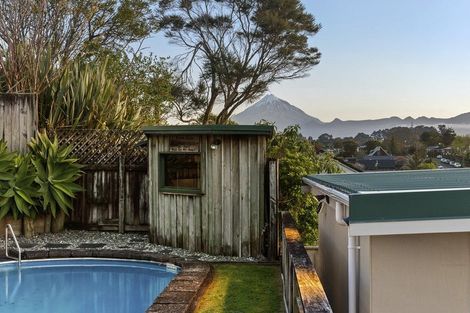 Photo of property in 100 Heta Road, Highlands Park, New Plymouth, 4312