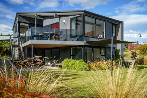 Photo of property in 9 Forest Heights, Wanaka, 9305