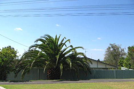 Photo of property in 769 East Coast Road, Northcross, Auckland, 0630