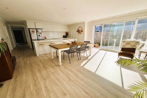 Photo of property in 19 Uatoto Road, Clarks Beach, 2122