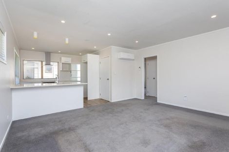 Photo of property in 1/32 Shanaway Rise, Hillcrest, Auckland, 0627