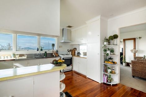 Photo of property in 520 Glenfield Road, Glenfield, Auckland, 0629