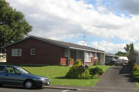 Photo of property in 1/33 Akoranga Drive, Northcote, Auckland, 0627