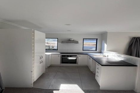 Photo of property in 36 Serwayne Place, Sunnyvale, Auckland, 0612