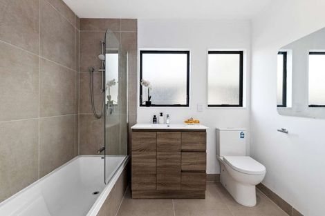 Photo of property in 94a Beach Haven Road, Beach Haven, Auckland, 0626