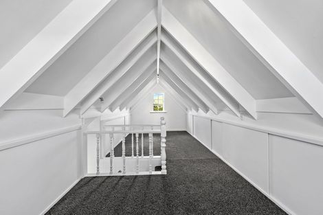 Photo of property in 5a Roslyn Terrace, Stanley Point, Auckland, 0624