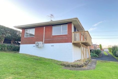 Photo of property in 2/111 Chivalry Road, Glenfield, Auckland, 0629