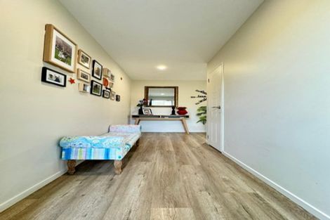 Photo of property in 8 Pakaraka Drive, Papakura, 2110