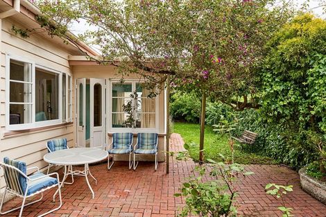 Photo of property in 398 Muritai Road, Eastbourne, Lower Hutt, 5013