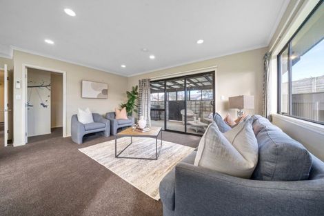 Photo of property in 3a Marchant Place, Westown, New Plymouth, 4310