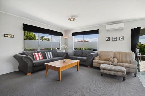 Photo of property in 25 Crispe Road, Clarks Beach, 2122