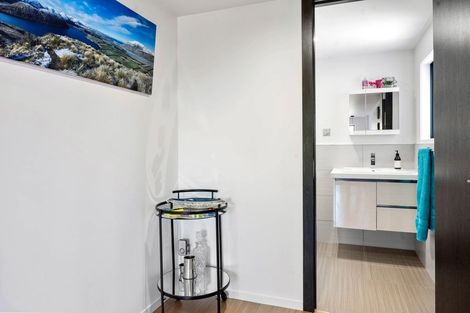 Photo of property in 2b Pah Road, Kawaha Point, Rotorua, 3010