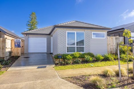 Photo of property in 13 Waruhia Crescent, Rototuna North, 3210