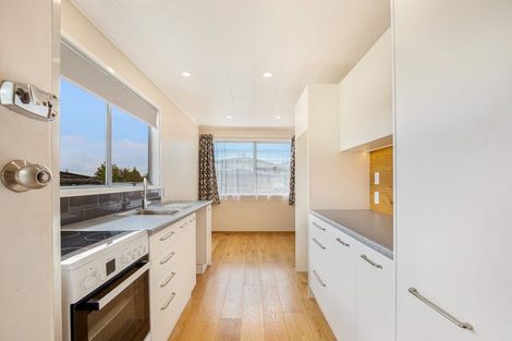 Photo of property in 27 Temuri Place, Glendene, Auckland, 0602