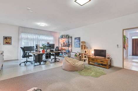 Photo of property in 12 Leatham Avenue, Strandon, New Plymouth, 4312