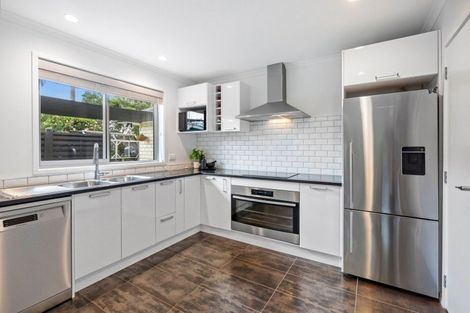 Photo of property in 25 Waitemata Drive, One Tree Point, 0118