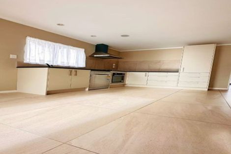 Photo of property in 60 Marine Parade, Mellons Bay, Auckland, 2014