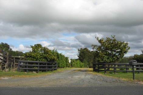 Photo of property in 63 Tawa Road, Kumeu, 0891