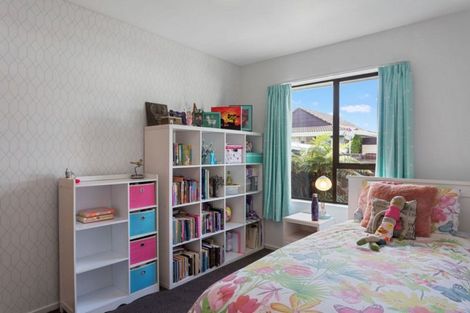 Photo of property in 2/52a Chipping Lane, Redwood, Christchurch, 8051