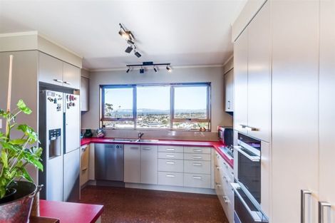 Photo of property in 2 Colenso Avenue, Hospital Hill, Napier, 4110