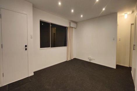 Photo of property in 4 Glanmire Road, Newlands, Wellington, 6037