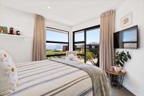 Photo of property in 16 Scurr Terrace, Wanaka, 9305