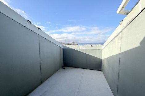 Photo of property in Metro Apartments, 21/220 Thorndon Quay, Pipitea, Wellington, 6011