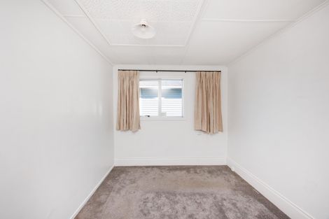 Photo of property in 21 Edgeware Road, Palmerston North, 4410