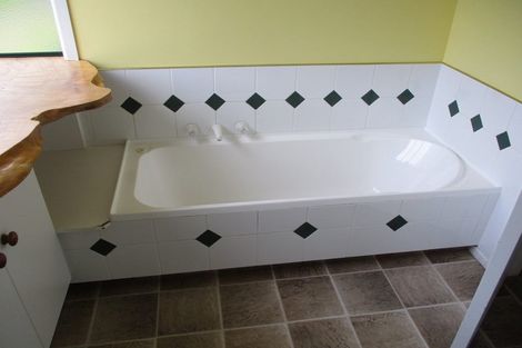 Photo of property in 312 Arapaepae Road South, Levin, 5571