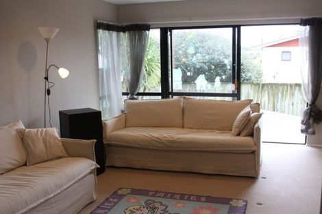 Photo of property in 2/8 Sunnynook Road, Sunnynook, Auckland, 0620