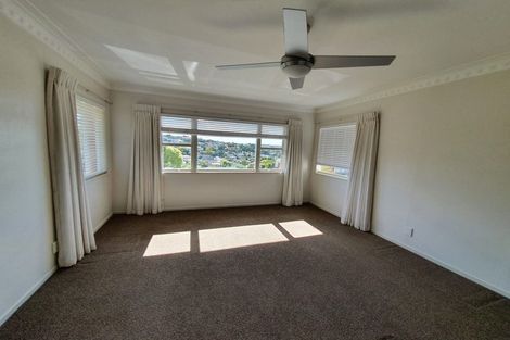 Photo of property in 19 Shanaway Rise, Hillcrest, Auckland, 0627
