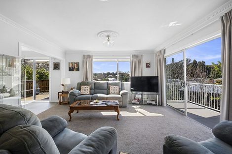 Photo of property in 6 Te Mara Place, Merrilands, New Plymouth, 4312