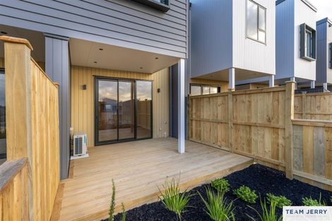 Photo of property in 31 Kuaha Road, Massey, Auckland, 0614