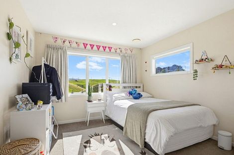 Photo of property in 60 Saint Ives Drive, Camborne, Porirua, 5026