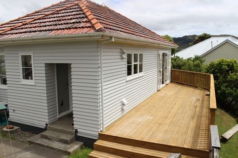 Photo of property in 8 Rodney Street, Northland, Wellington, 6012