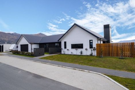Photo of property in 13 Kotare Drive, Wanaka, 9305