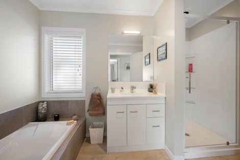 Photo of property in 68 Kenrigg Road, Kinloch, Taupo, 3377