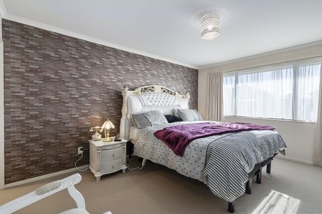 Photo of property in 25 Geneva Terrace, Kelvin Grove, Palmerston North, 4414