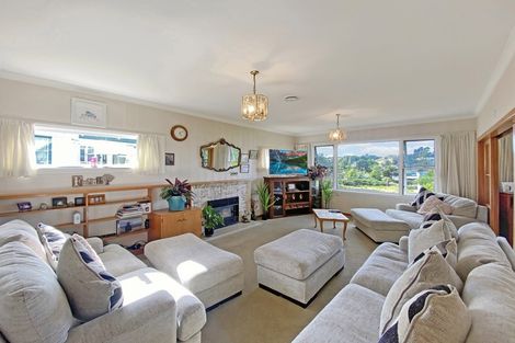 Photo of property in 8 Feltham Street, Hunterville, 4730