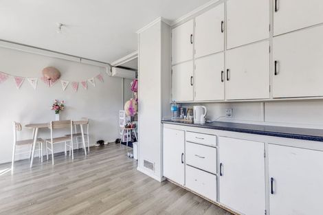 Photo of property in 22 Cook Street, Marfell, New Plymouth, 4310