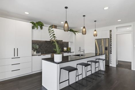 Photo of property in 5 Whitby Place, Westown, New Plymouth, 4310