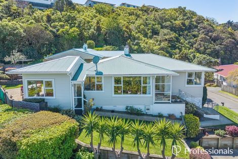 Photo of property in 14 Bushey Way, Maungaraki, Lower Hutt, 5010