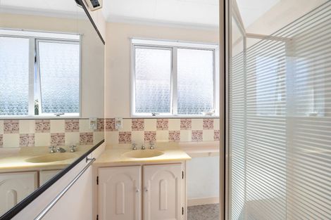 Photo of property in 3 Karaka Street, Merrilands, New Plymouth, 4312