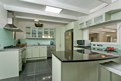 Photo of property in 8 Longwood Place, Forrest Hill, Auckland, 0620